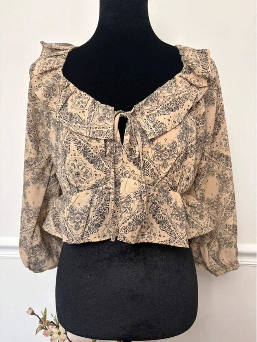 Papaya Taupe Paisley Ruffle Peplum Blouse Size Large NWT